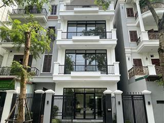 Cho thuê nhà vườn nguyễn thị thập  đỗ quang. dt 125m2 x 4.5t. mt 8.5m. đường 2 ô tô tránh.