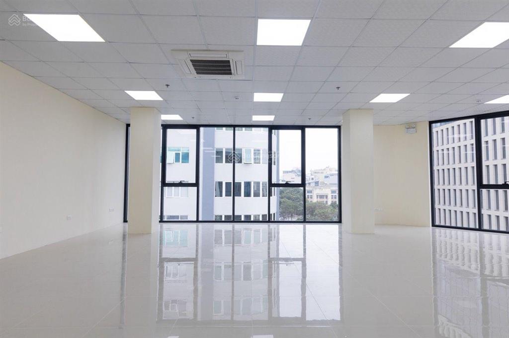 Cho thuê nhà mặt phố trung kính dt 155m2 x 8 tầng nổi 1 hầm. có pccc. mt 10m.