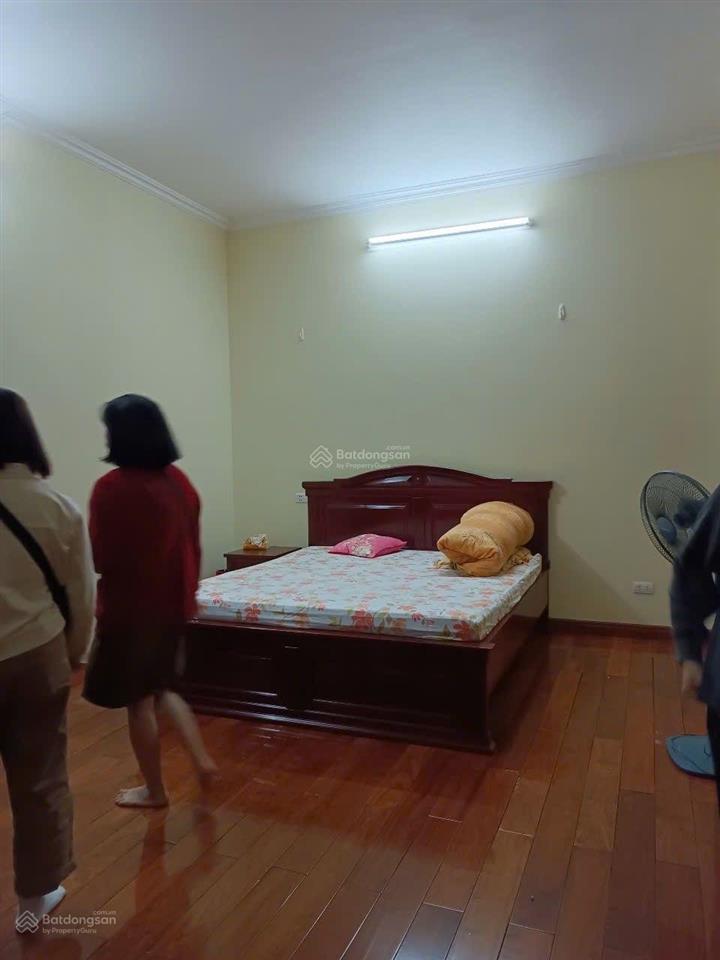 Cho thuê nhà phố lưu quang dt  65m2 x 5t. ưu tiên người nước ngoài ở và làm vp.
