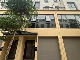 Khách em cần bán căn liền kề 5 tầng trung tâm hành chính mới phường hạc thành. 0962 363 ***