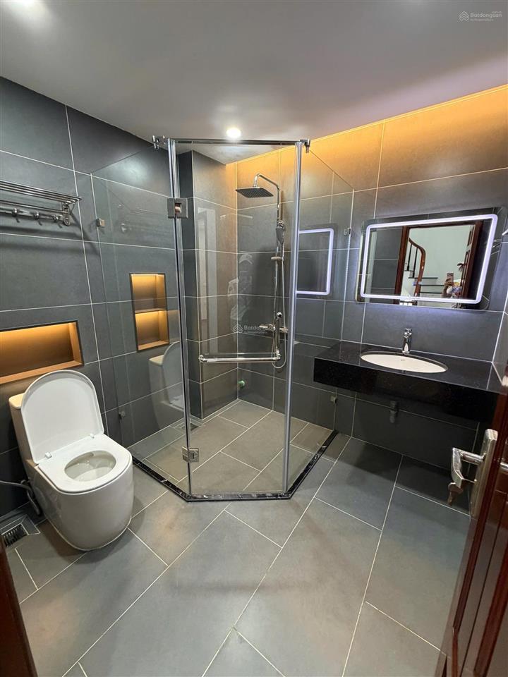 Cự khối  long biên  33m2  5 tầng full nội thất đẹp giá chưa đến 6 tỷ