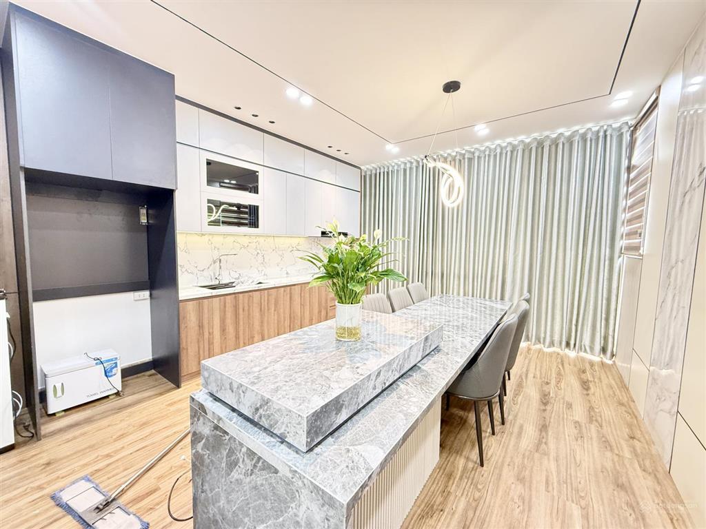 Bán nhà mặt phố khu vực aeon long biên  45m  6 tầng thang máy  full nội thất  nhỉnh 18 tỷ