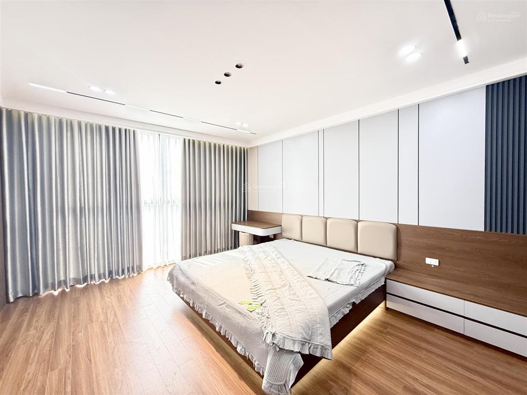 Bán nhà mặt phố khu vực aeon long biên  45m  6 tầng thang máy  full nội thất  nhỉnh 18 tỷ