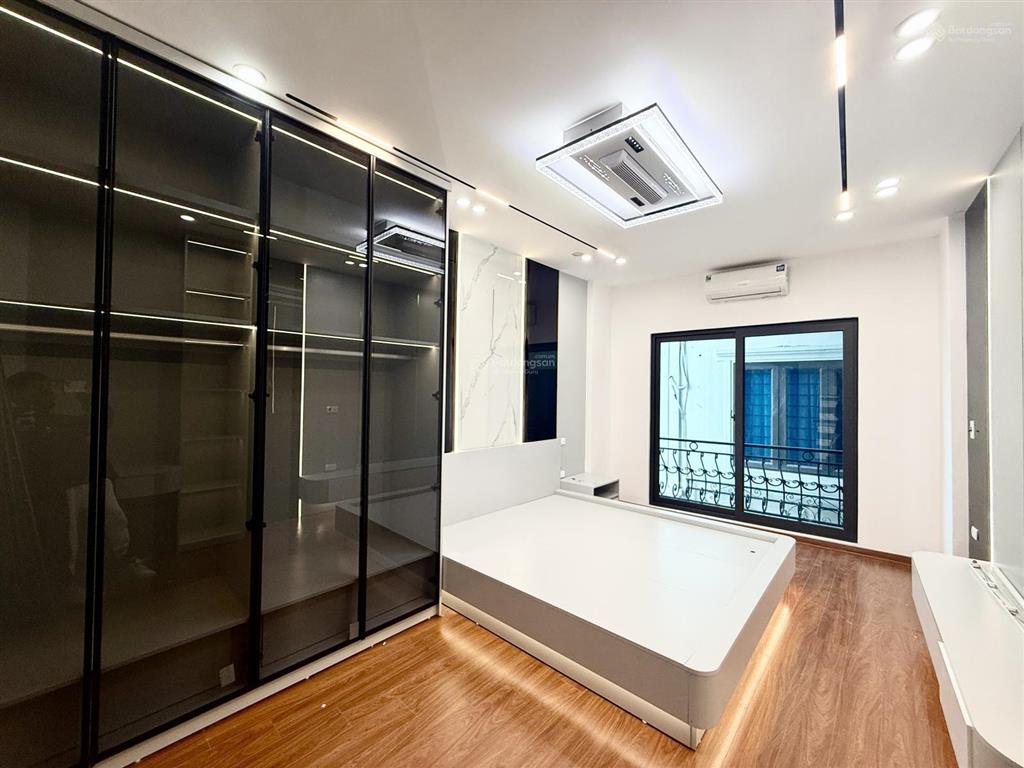Cầu thanh trì  33m2  5 tầng xây mới full nội thất  6 tỷ  sổ đỏ vuông vắn