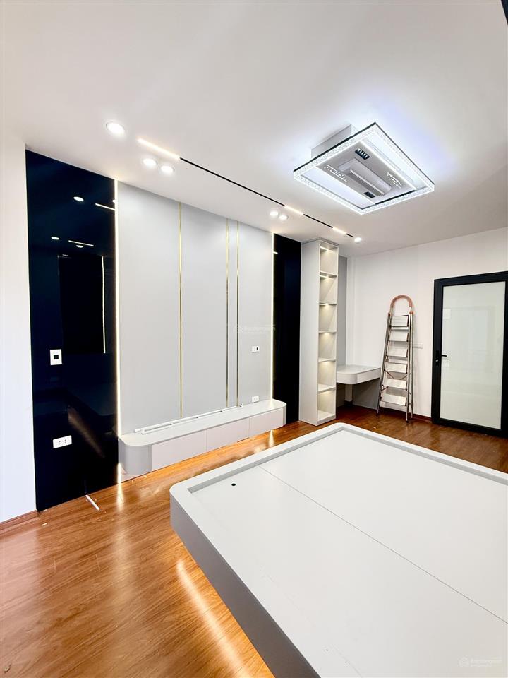 Cầu thanh trì  33m2  5 tầng xây mới full nội thất  6 tỷ  sổ đỏ vuông vắn