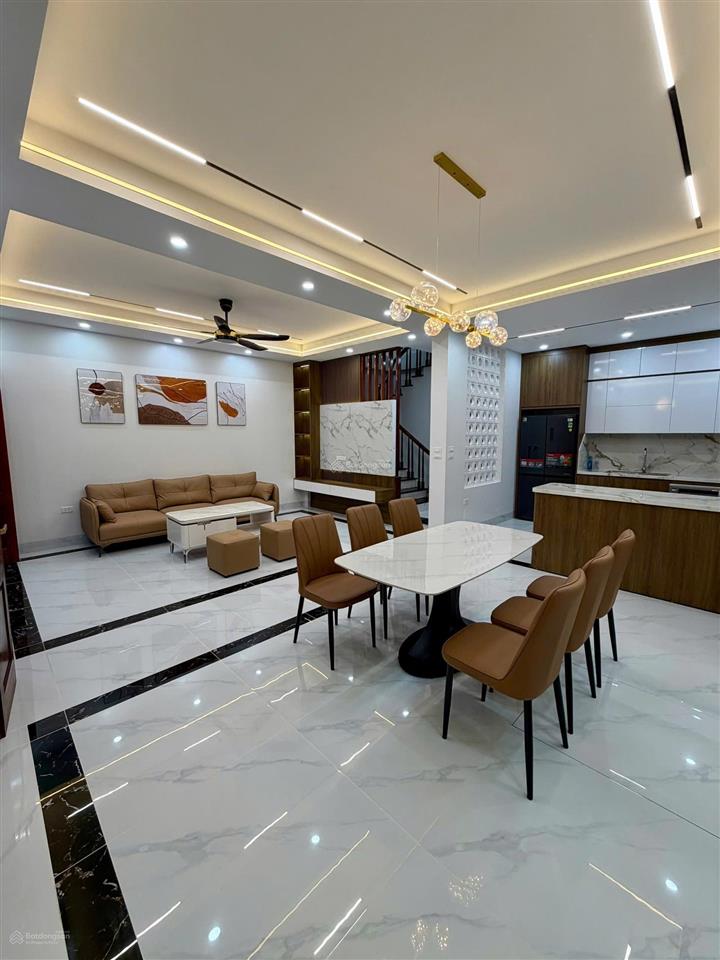 Bán nhà riêng đẹp tại tân mai, 10,5 tỷ, 45 m2, 6 tầng, ô tô đỗ cổng