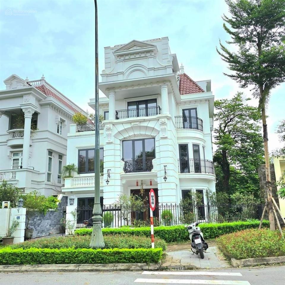 Biệt thự đẹp khu đô thị đẹp đáng sống bậc nhất hà nội lô góc hai mặt đường dt 335 giá chỉ 137 tỷ