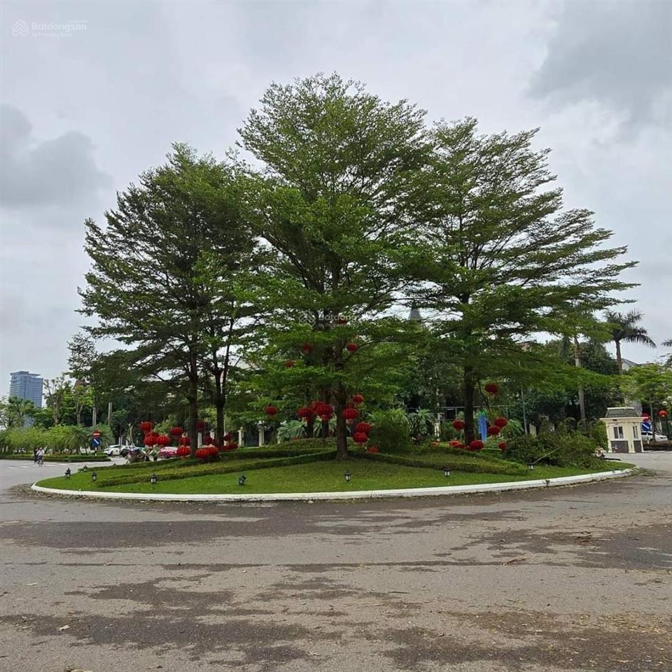 Biệt thự đẹp khu đô thị đẹp đáng sống bậc nhất hà nội lô góc hai mặt đường dt 335 giá chỉ 137 tỷ