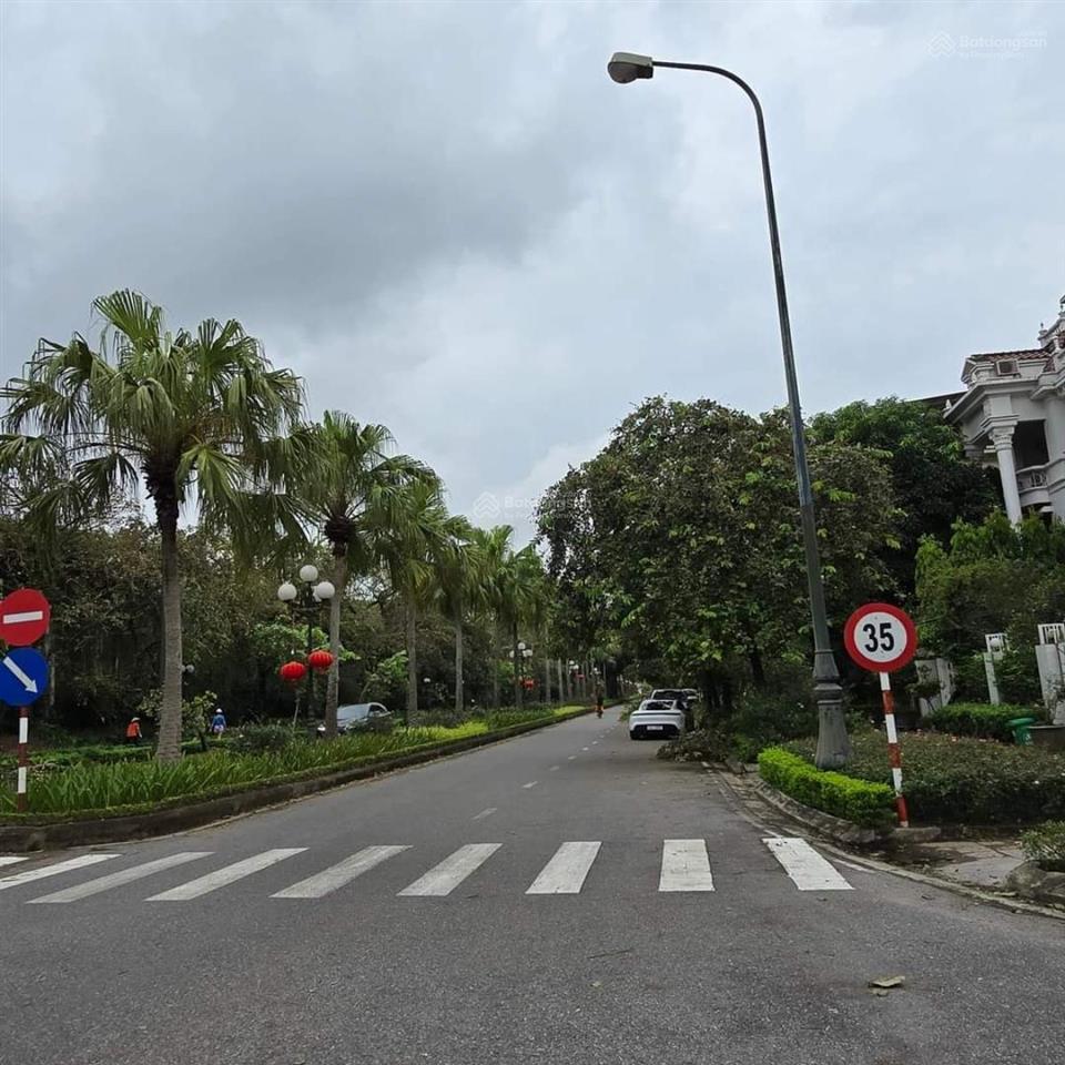 Biệt thự đẹp khu đô thị đẹp đáng sống bậc nhất hà nội lô góc hai mặt đường dt 335 giá chỉ 137 tỷ