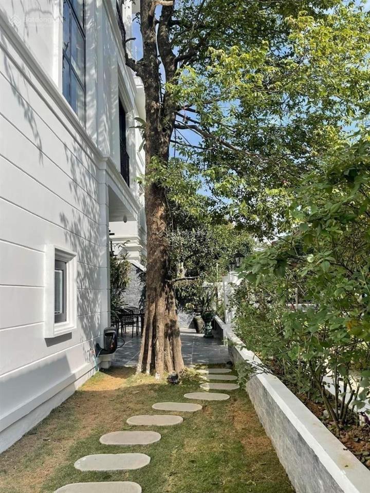 Biệt thự đẹp khu đô thị đẹp đáng sống bậc nhất hà nội lô góc hai mặt đường dt 335 giá chỉ 137 tỷ