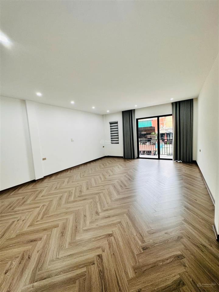 Siêu vip!nhà đẹp phố ngọc lâm,cạnh hồ,gần mipec long biên,75m27 tầng,thang máy,gara oto,giá 19 tỷ.