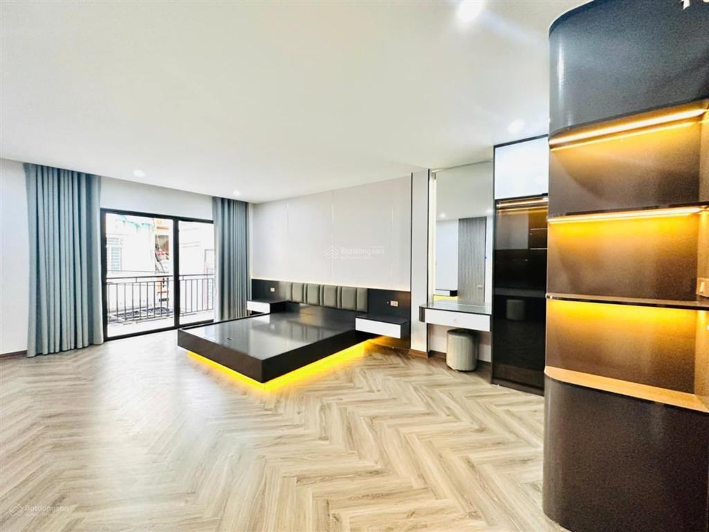 Siêu vip!nhà đẹp phố ngọc lâm,cạnh hồ,gần mipec long biên,75m27 tầng,thang máy,gara oto,giá 19 tỷ.