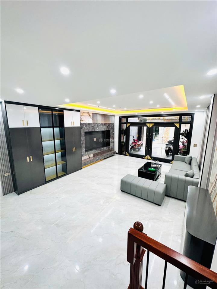 Siêu vip!nhà đẹp phố ngọc lâm,cạnh hồ,gần mipec long biên,75m27 tầng,thang máy,gara oto,giá 19 tỷ.