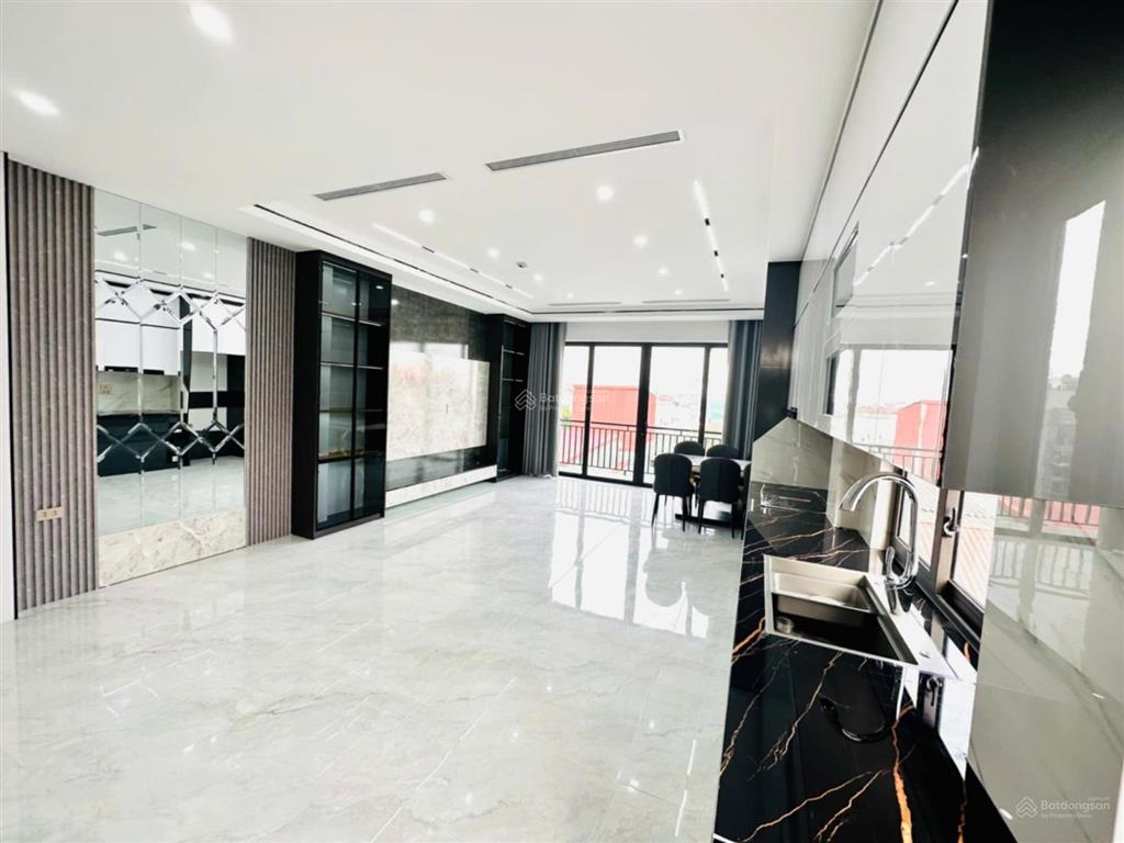 Siêu vip!nhà đẹp phố ngọc lâm,cạnh hồ,gần mipec long biên,75m27 tầng,thang máy,gara oto,giá 19 tỷ.