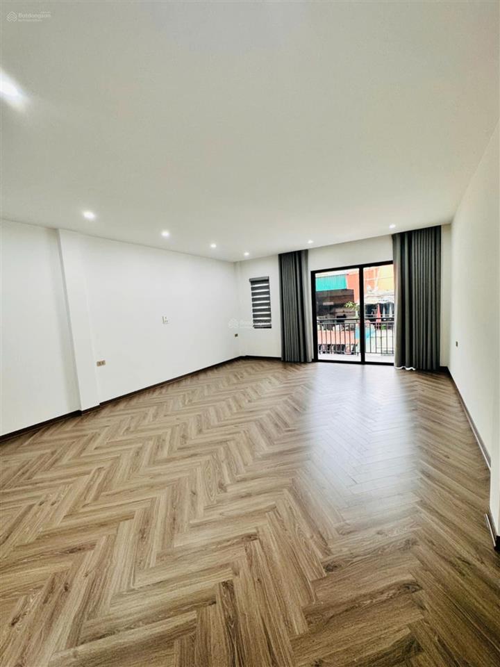 Siêu vip!nhà đẹp phố ngọc lâm,cạnh hồ,gần mipec long biên,75m27 tầng,thang máy,gara oto,giá 19 tỷ.