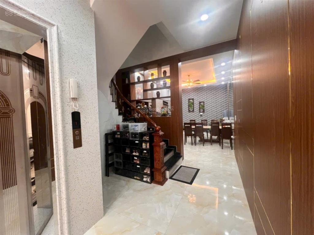 Siêu rẻ!nhà đẹp phố ngọc thụy,gara oto,thang máy,full nội thất,dt90m25 tầng,giá 22 tỷ.