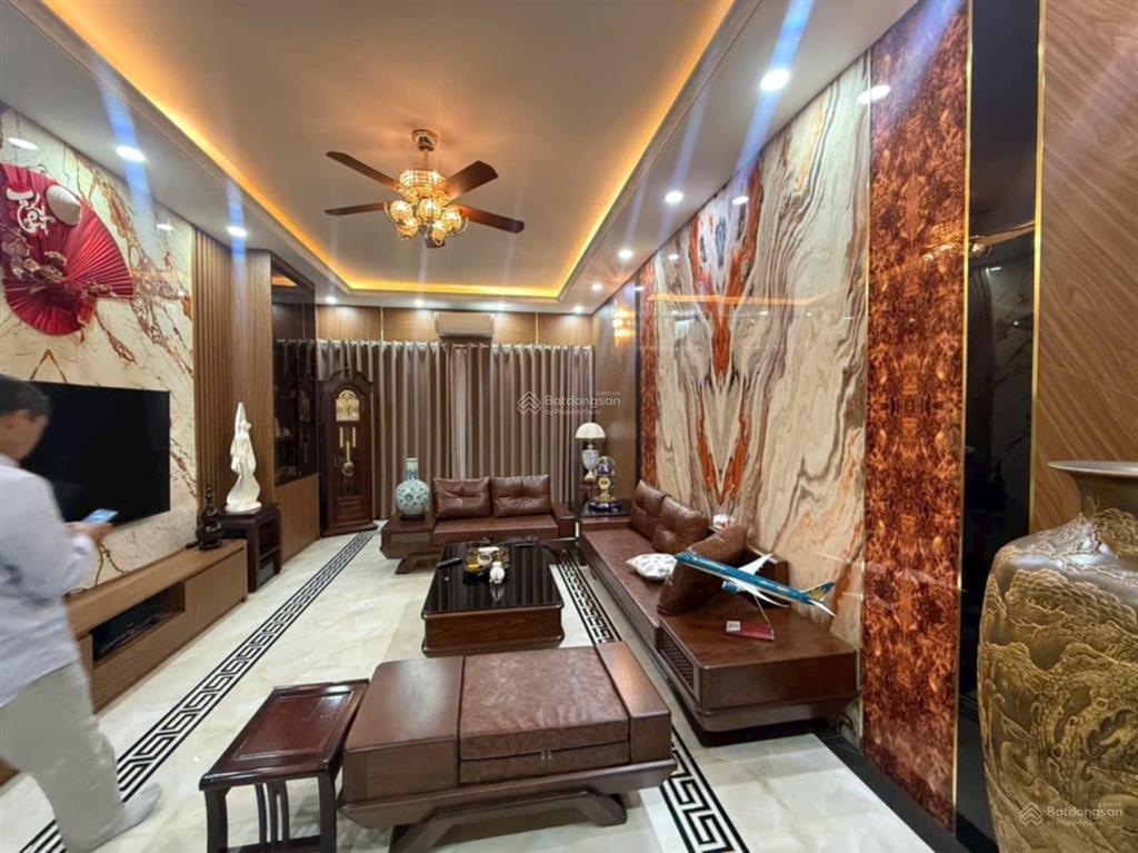 Siêu rẻ!nhà đẹp phố ngọc thụy,gara oto,thang máy,full nội thất,dt90m25 tầng,giá 22 tỷ.