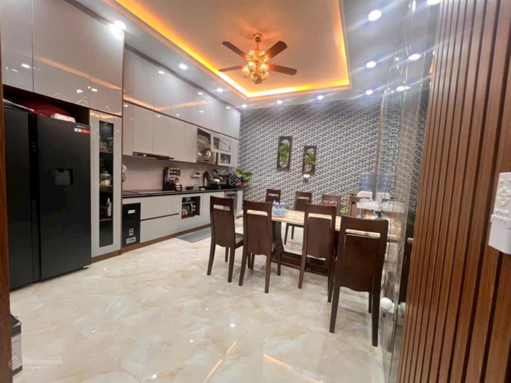 Siêu rẻ!nhà đẹp phố ngọc thụy,gara oto,thang máy,full nội thất,dt90m25 tầng,giá 22 tỷ.