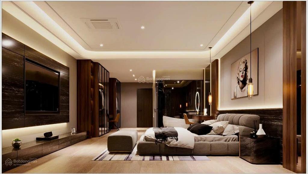 Siêu phẩm nhà phố kd ngọc lâm,vị trí đắc địa,70m27 tầng,thang máy,full nội thất,giá 31.8 tỷ.
