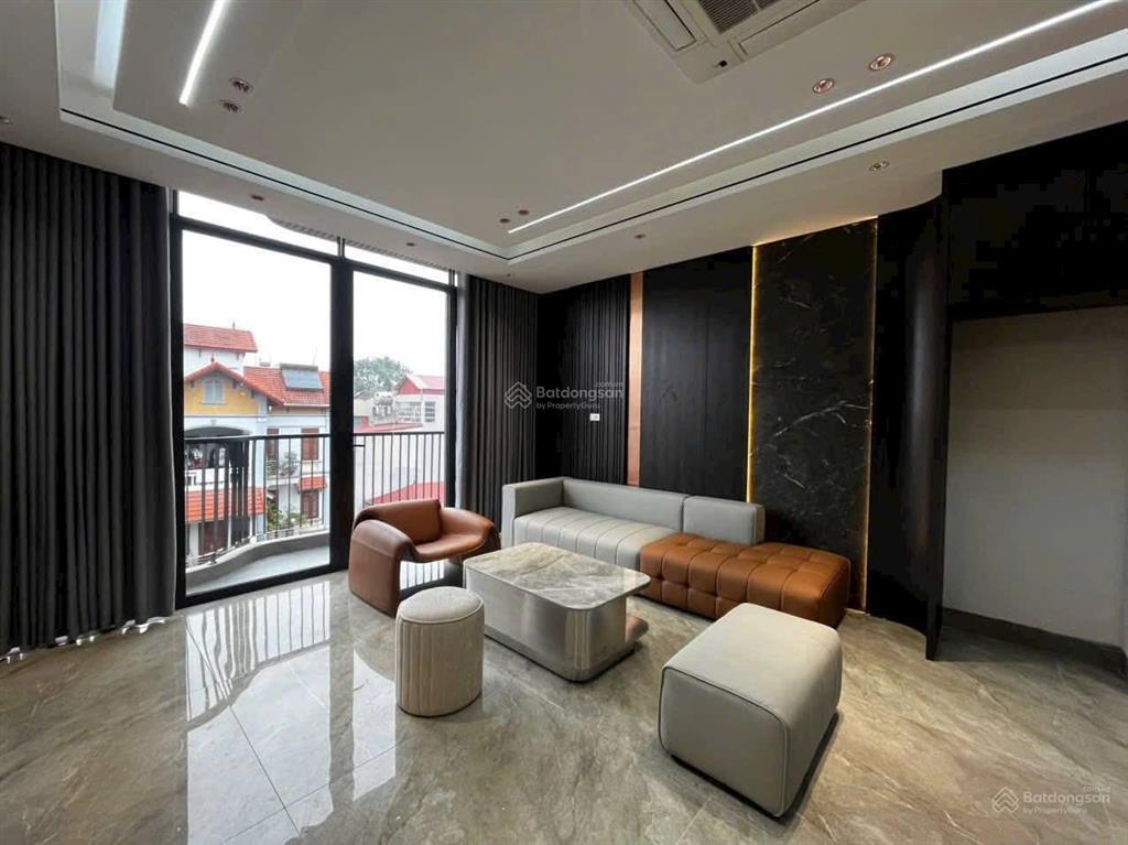 Siêu phẩm nhà lô góc,mặt đường kd,oto tránh phố sài đồng,55m26t,thang máy,giá 15.5 tỷ.