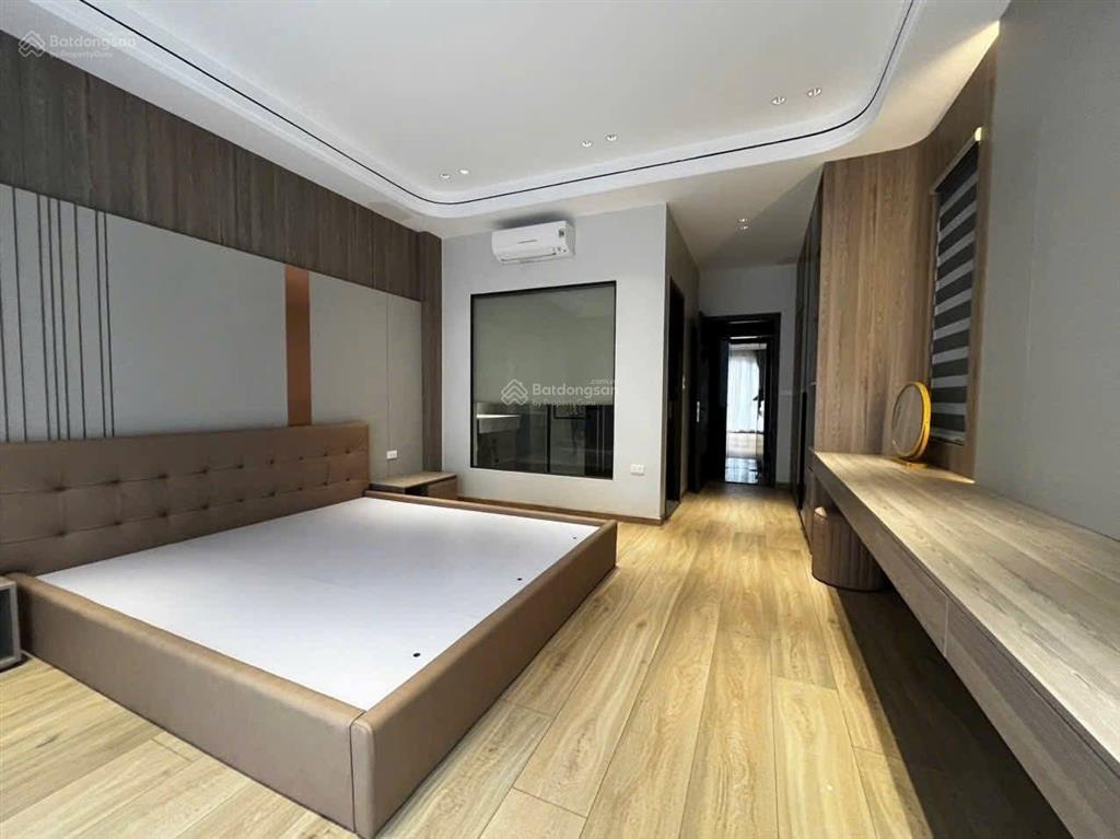 Siêu phẩm nhà lô góc,mặt đường kd,oto tránh phố sài đồng,55m26t,thang máy,giá 15.5 tỷ.