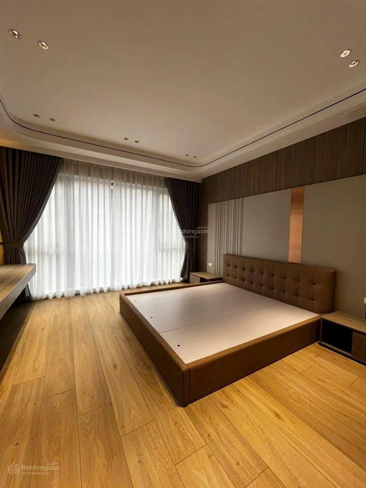 Siêu phẩm nhà lô góc,mặt đường kd,oto tránh phố sài đồng,55m26t,thang máy,giá 15.5 tỷ.