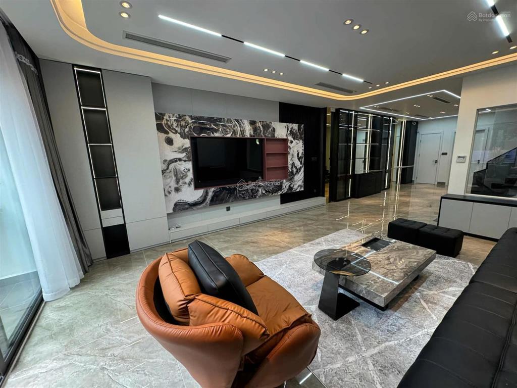 Rẻ nhất!ngon nhất!nhà phố ngô gia tự,oto tránh,110m25 tầng,full nội thất,thang máy,giá 23.9 tỷ.