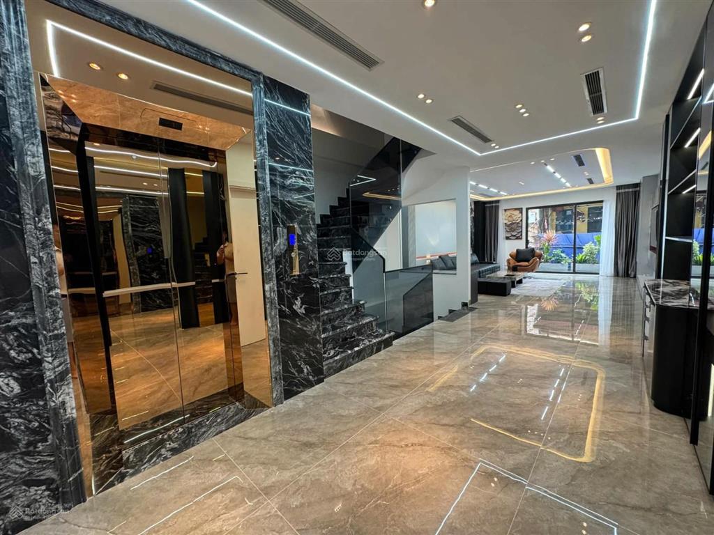 Rẻ nhất!ngon nhất!nhà phố ngô gia tự,oto tránh,110m25 tầng,full nội thất,thang máy,giá 23.9 tỷ.