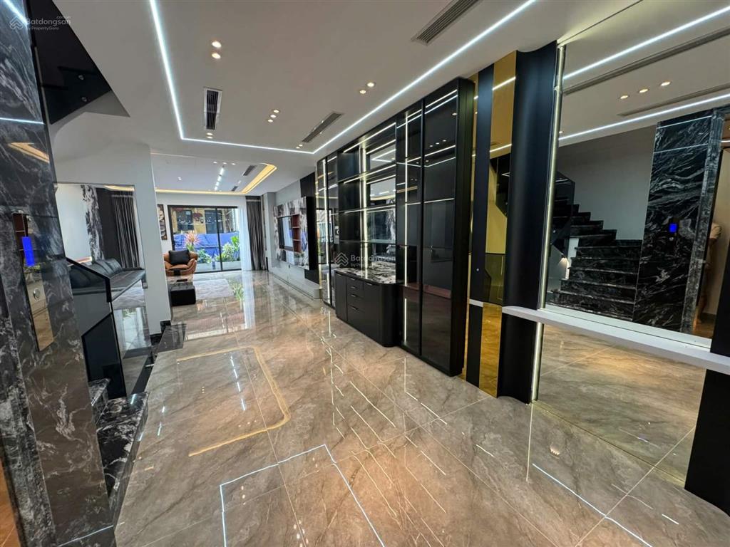 Rẻ nhất!ngon nhất!nhà phố ngô gia tự,oto tránh,110m25 tầng,full nội thất,thang máy,giá 23.9 tỷ.