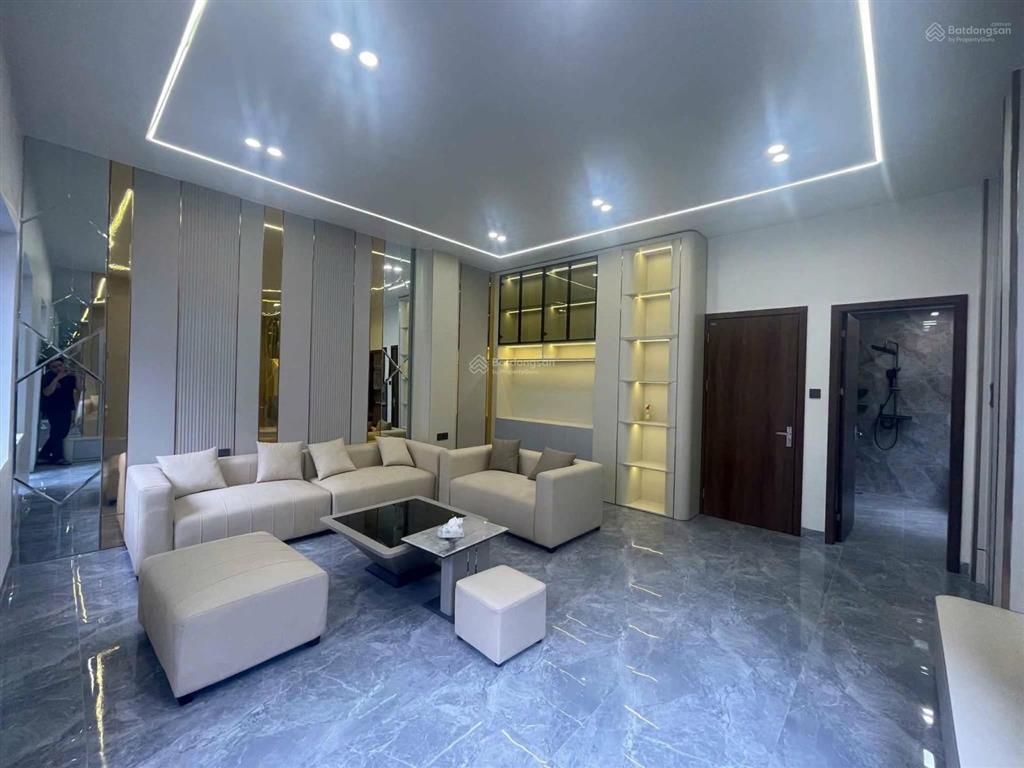 Quá rẻ! nhà phố sân vườn phố nguyễn văn cừ, 65/110m2, 7 tầng thang máy, full nội thất, 15.9 tỷ