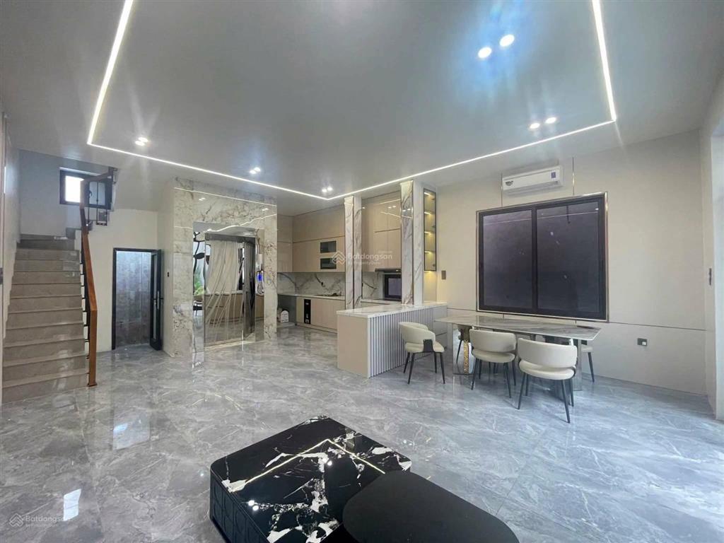 Quá rẻ! nhà phố sân vườn phố nguyễn văn cừ, 65/110m2, 7 tầng thang máy, full nội thất, 15.9 tỷ