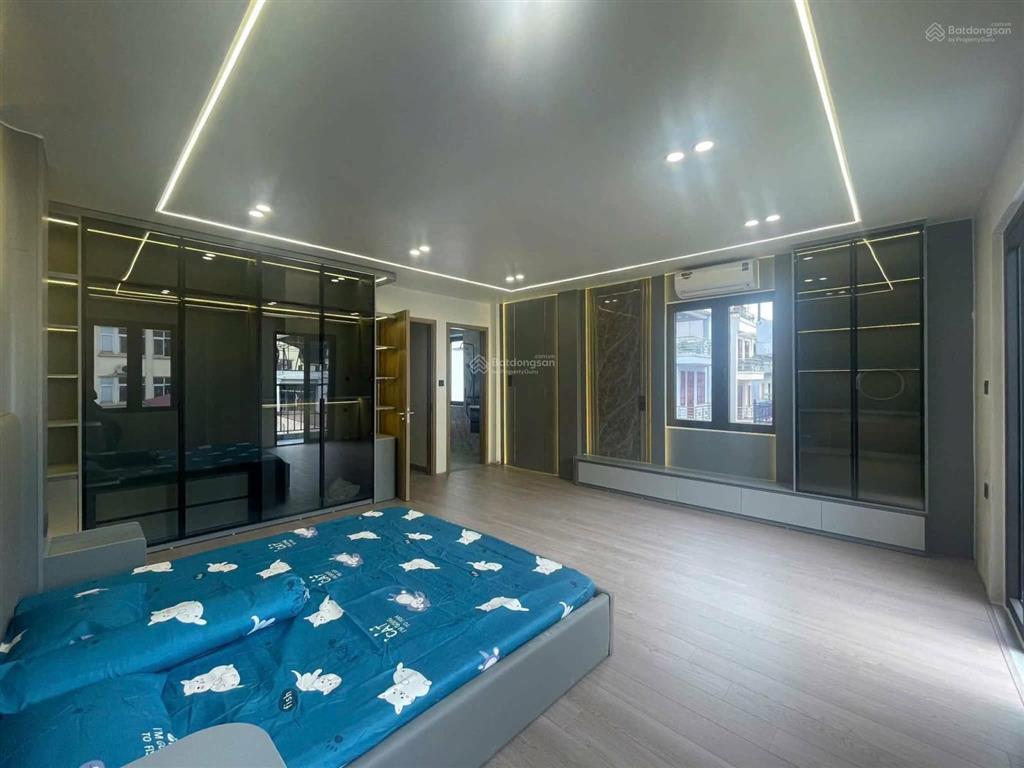 Quá rẻ! nhà phố sân vườn phố nguyễn văn cừ, 65/110m2, 7 tầng thang máy, full nội thất, 15.9 tỷ