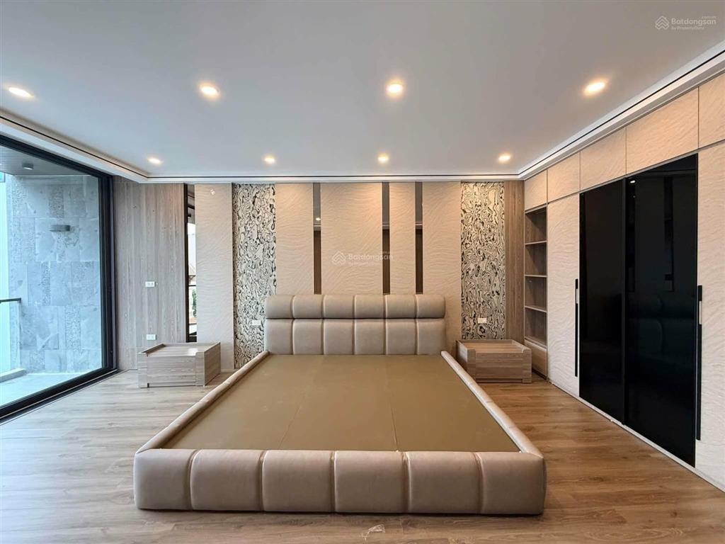 Quá rẻ! nhà phố sân vườn phố nguyễn văn cừ, 65/110m2, 7 tầng thang máy, full nội thất, 15.9 tỷ