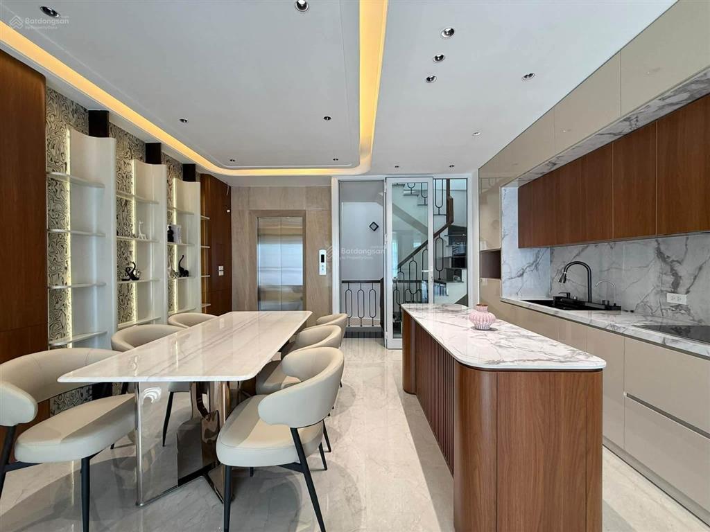 Nhà đẹp phố ngọc thụy bồ đề,gara oto 7 chỗ,view hồ,dt50m27 tầng,thang máy,full nội thất, 16.8 tỷ