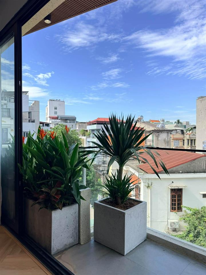 Nhà đẹp phố ngọc thụy bồ đề,gara oto 7 chỗ,view hồ,dt50m27 tầng,thang máy,full nội thất, 16.8 tỷ