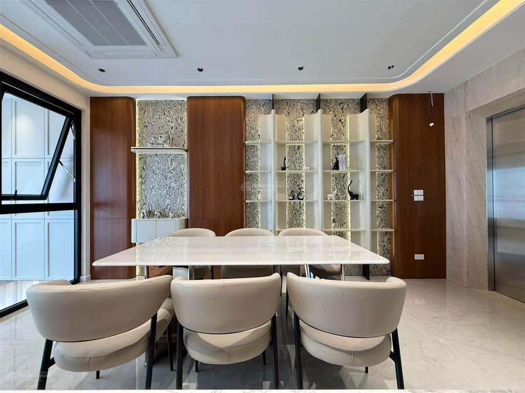 Nhà đẹp phố ngọc thụy bồ đề,gara oto 7 chỗ,view hồ,dt50m27 tầng,thang máy,full nội thất, 16.8 tỷ
