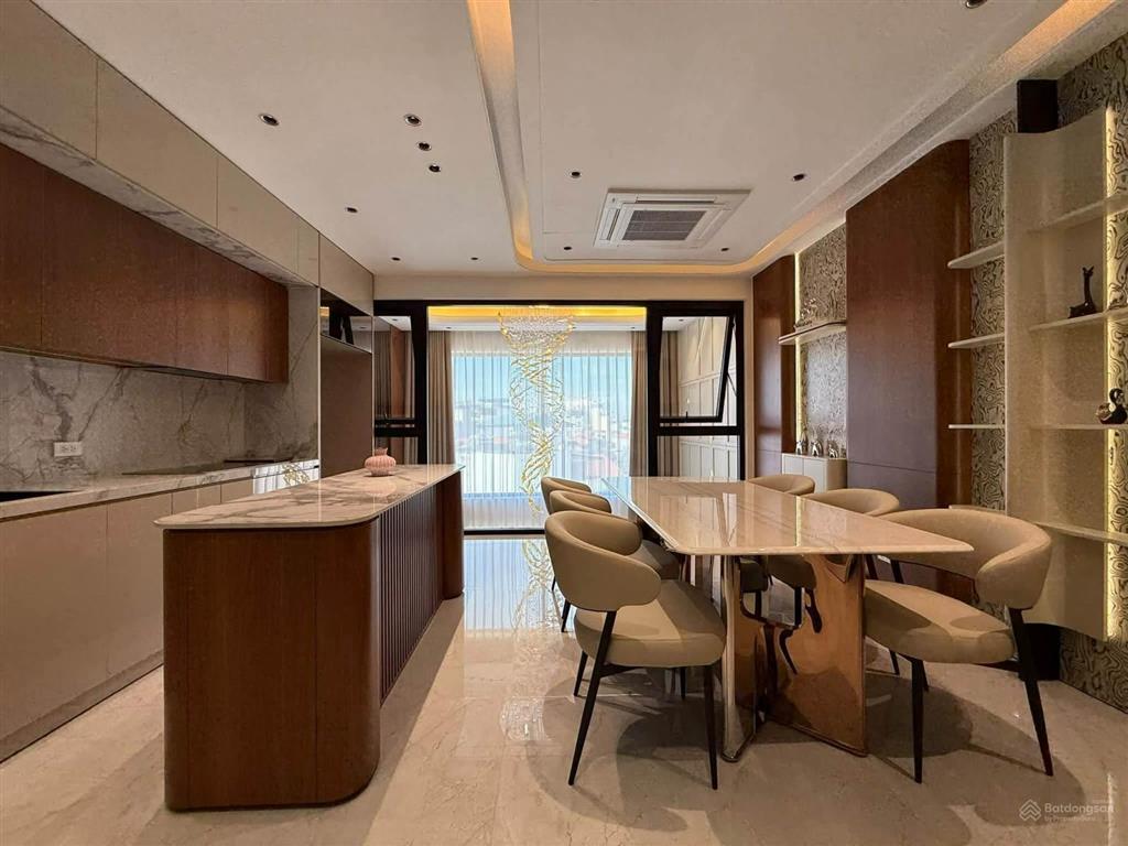Nhà đẹp phố ngọc thụy bồ đề,gara oto 7 chỗ,view hồ,dt50m27 tầng,thang máy,full nội thất, 16.8 tỷ