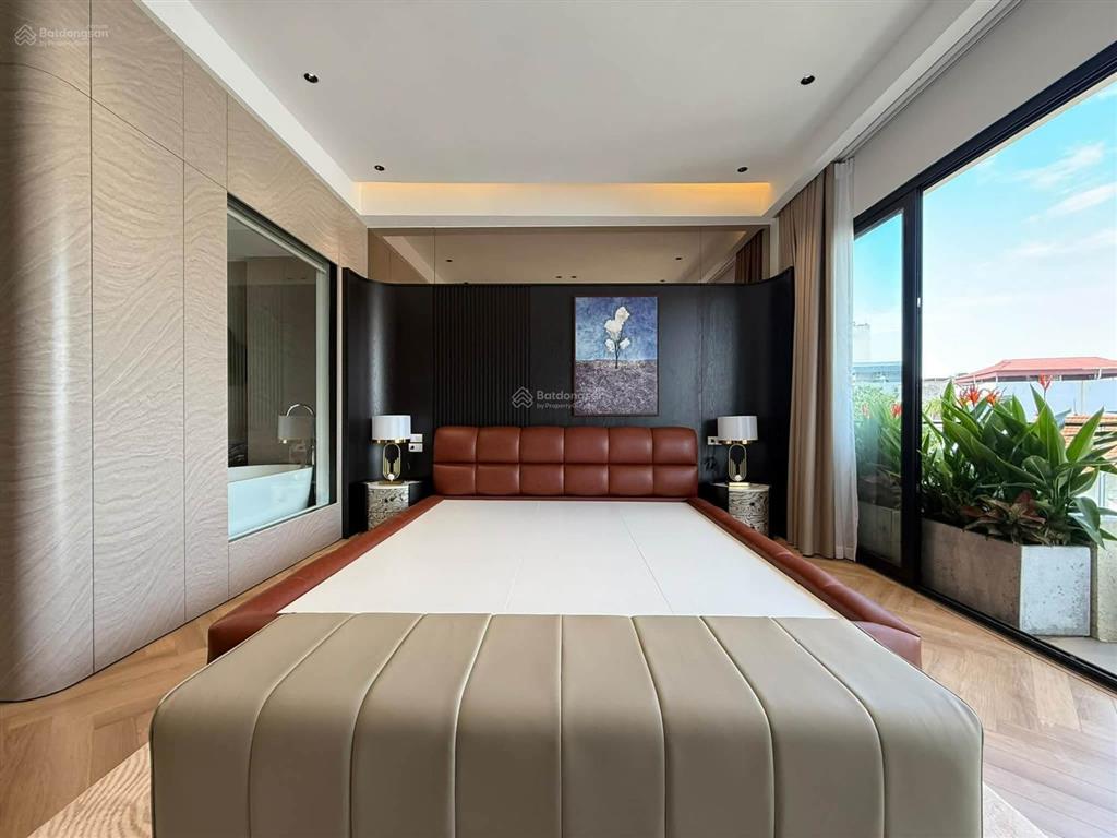 Nhà đẹp phố ngọc thụy bồ đề,gara oto 7 chỗ,view hồ,dt50m27 tầng,thang máy,full nội thất, 16.8 tỷ
