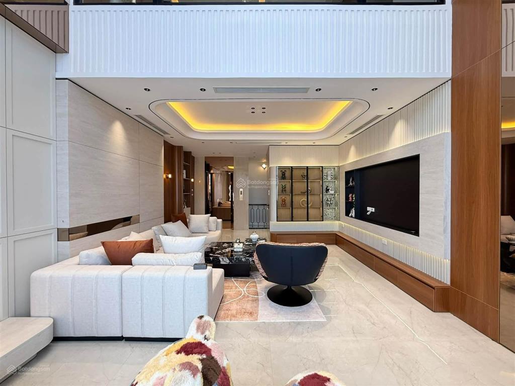 Nhà đẹp phố ngọc thụy bồ đề,gara oto 7 chỗ,view hồ,dt50m27 tầng,thang máy,full nội thất, 16.8 tỷ