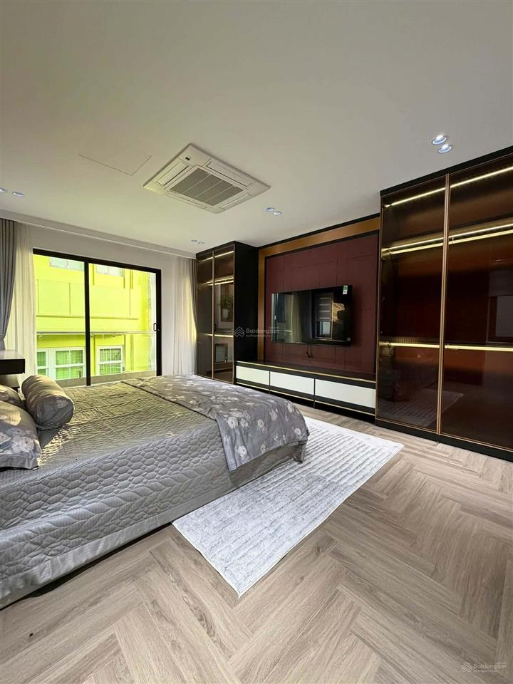 Sốc về giá! chỉ 16.5 tỷ nhà nguyễn văn cừ, lô góc, đường ô tô tránh,50m26t thang máy full nội thất