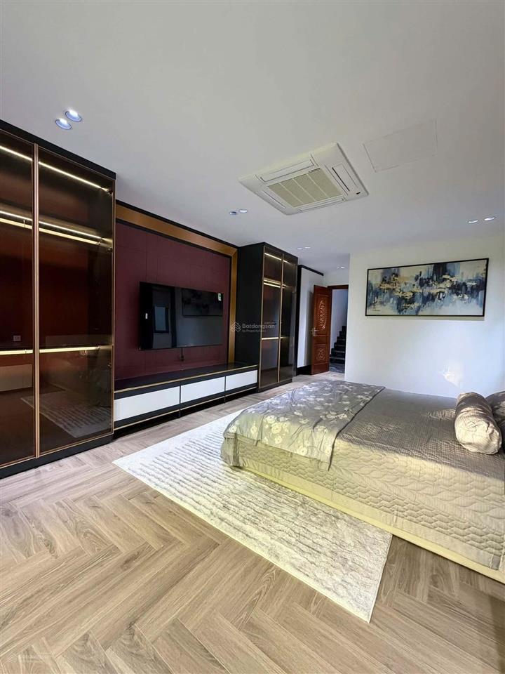 Sốc về giá! chỉ 16.5 tỷ nhà nguyễn văn cừ, lô góc, đường ô tô tránh,50m26t thang máy full nội thất