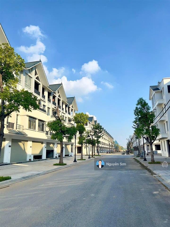 Cần bán căn kiền kề kđt hinoderoyalpark mặt đường kinh doanh 90m2x5 tầng hướng đông nam