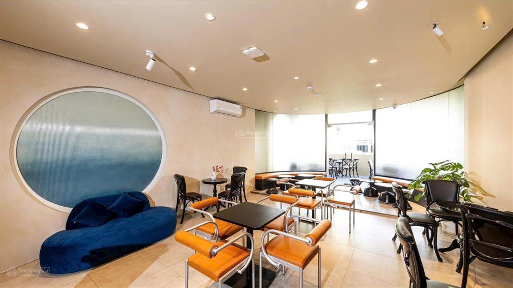 Cho thuê nhà mt nguyễn trãi 8x20 trệt 3 lầu suốt đẹp vỉa hè ngay phù đổng p. bt quận 1