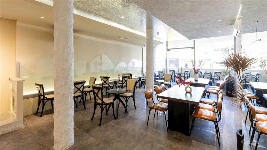 Cho thuê nhà mt nguyễn trãi 8x20 trệt 3 lầu suốt đẹp vỉa hè ngay phù đổng p. bt quận 1