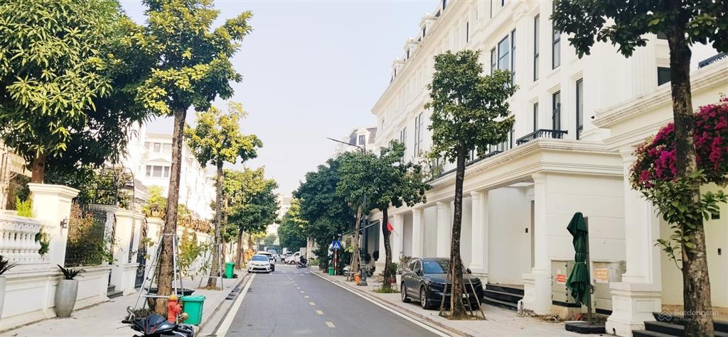 Chính chủ bán liền kề l7 hướng tây  view biệt thự triệu đô, trước nhà thoáng sáng