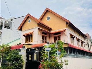 Cần bán biệt thự 2 mặt tiền đường lê văn việt , gần vincom quận 9 cũ