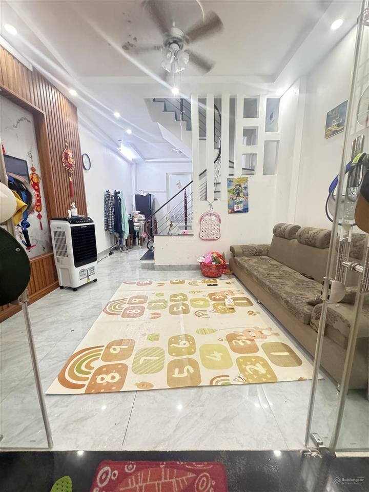 Chính chủ bán nhà sân cổng 40m 3 tầng ngõ 237 đằng hải,