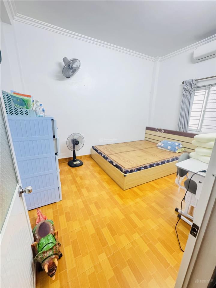 Chính chủ bán nhà sân cổng 40m 3 tầng ngõ 237 đằng hải,