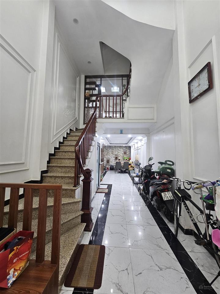 Nhà đẹp 42m2 5 tầng 4 ngủ rộng ô tô gần nhà tại pháp vân  yên sở