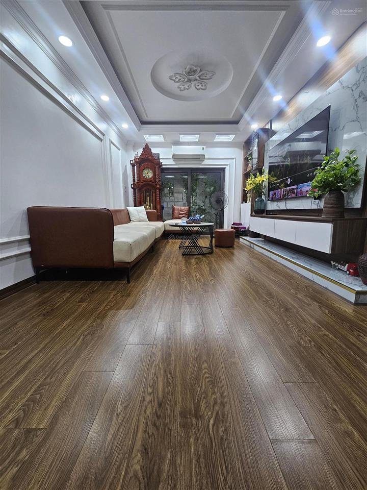 Nhà đẹp 42m2 5 tầng 4 ngủ rộng ô tô gần nhà tại pháp vân  yên sở